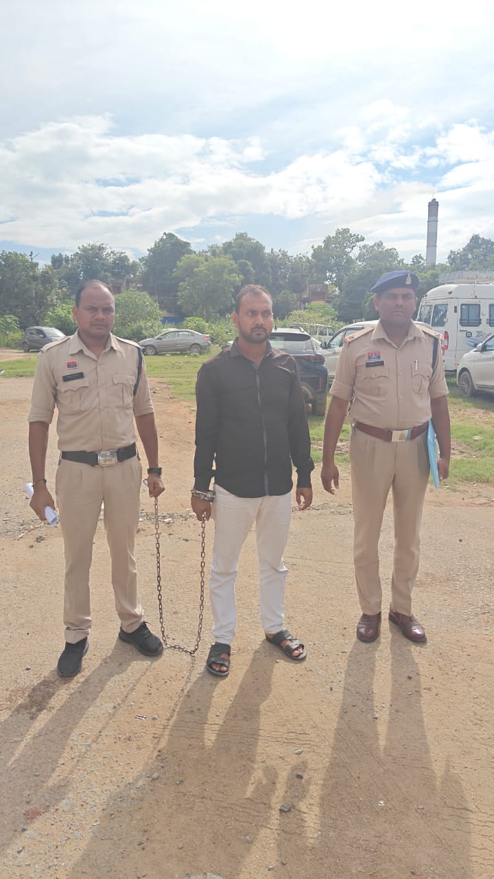 प्रेम प्रसंग में हत्या का खुलासा: सर्पदंश बताकर बचना चाहा था आरोपी, पुलिस ने किया गिरफ्तार