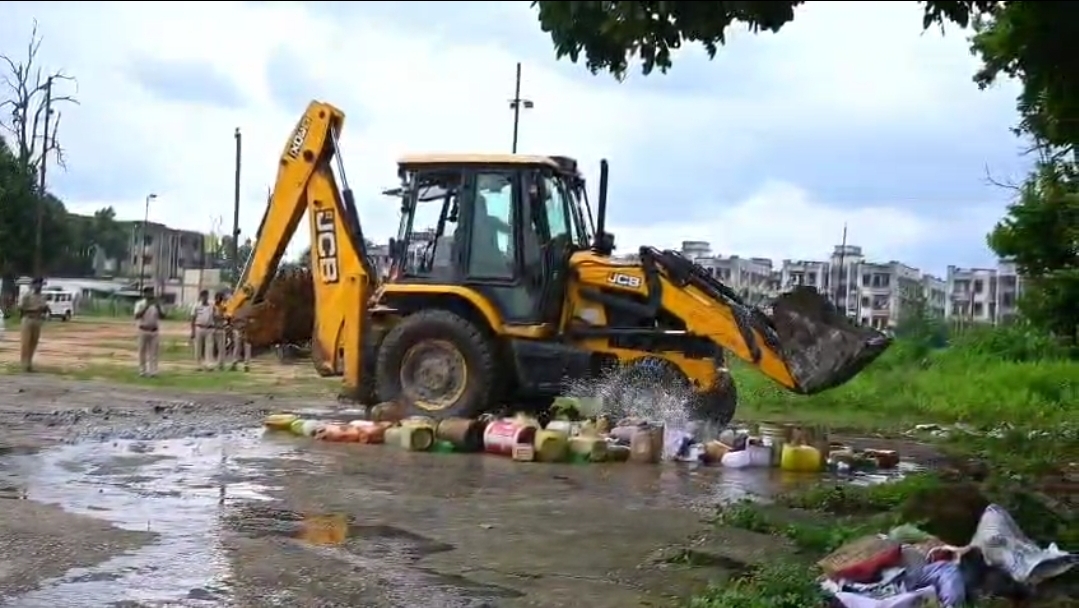 कोरबा पुलिस ने किया 2,045 लीटर अवैध शराब का विधिवत नष्टीकरण