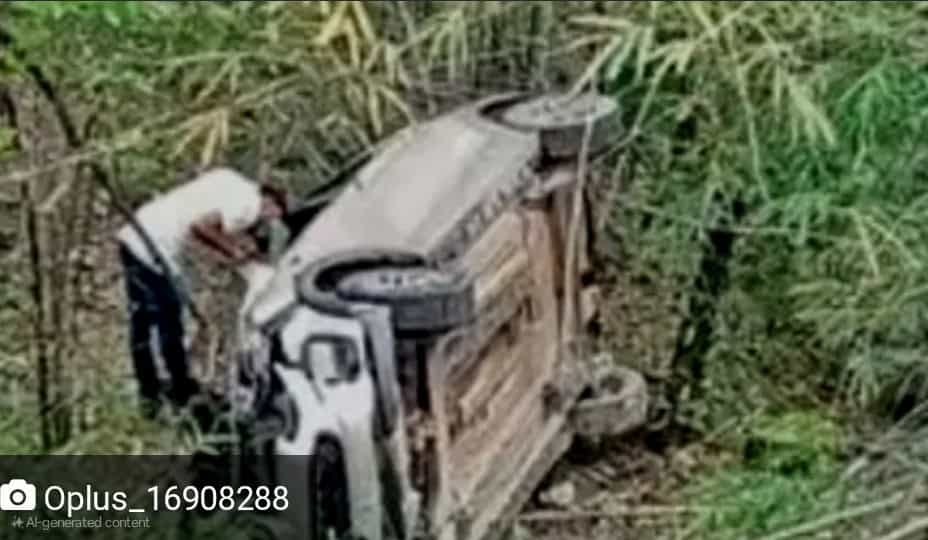 कोरबा: कॉफी प्वाइंट पर बड़ा हादसा, कार खाई में गिरी – एयरबैग खुलने से परिवार सुरक्षित