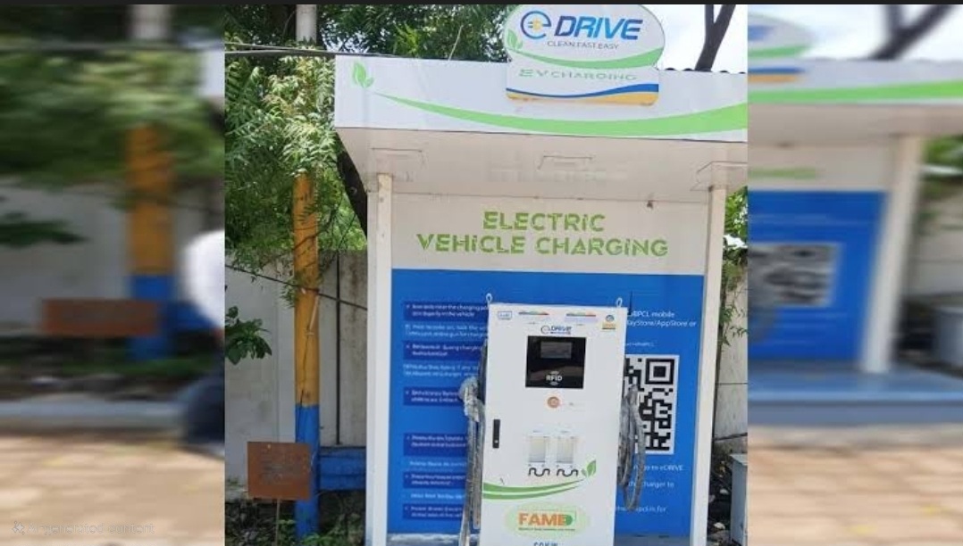 बलौदाबाजार में पहला ई-व्हीकल चार्जिंग स्टेशन शुरू, एक साथ दो वाहन होंगे चार्ज