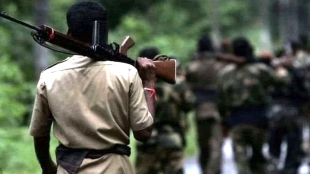 Dantewada Naxal News: नक्सलियों का खौफ! सुरक्षाबलों के अभियान से बौखलाए नक्सलियों ने ग्रामीण की हत्या