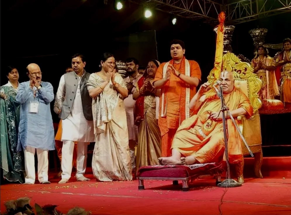 कोरबा: रामलीला महोत्सव में जगद्गुरू श्रीरामभद्राचार्य जी का प्रवचन, कहा- श्रीराम के नाम में ही राष्ट्र का मंगल निहित है