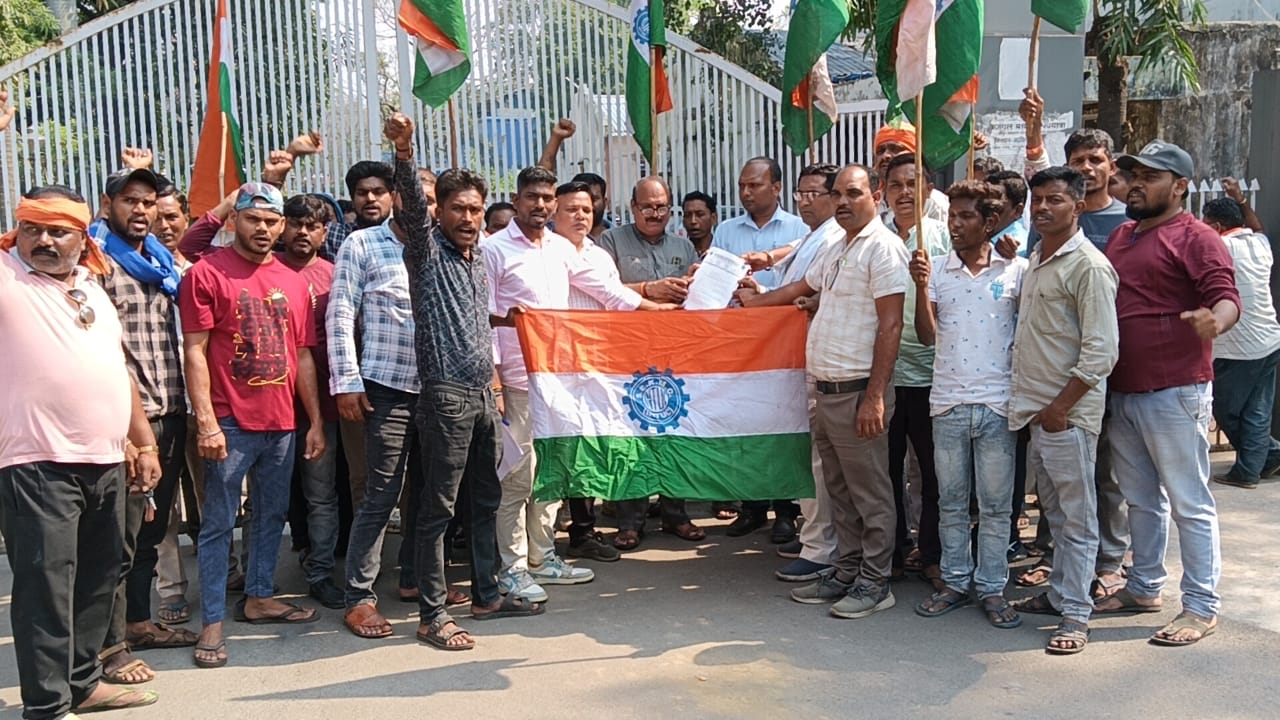 SECL कुसमुंडा में ठेका कर्मियों का शोषण उजागर – संगठन ने दी अनिश्चितकालीन हड़ताल की चेतावनी