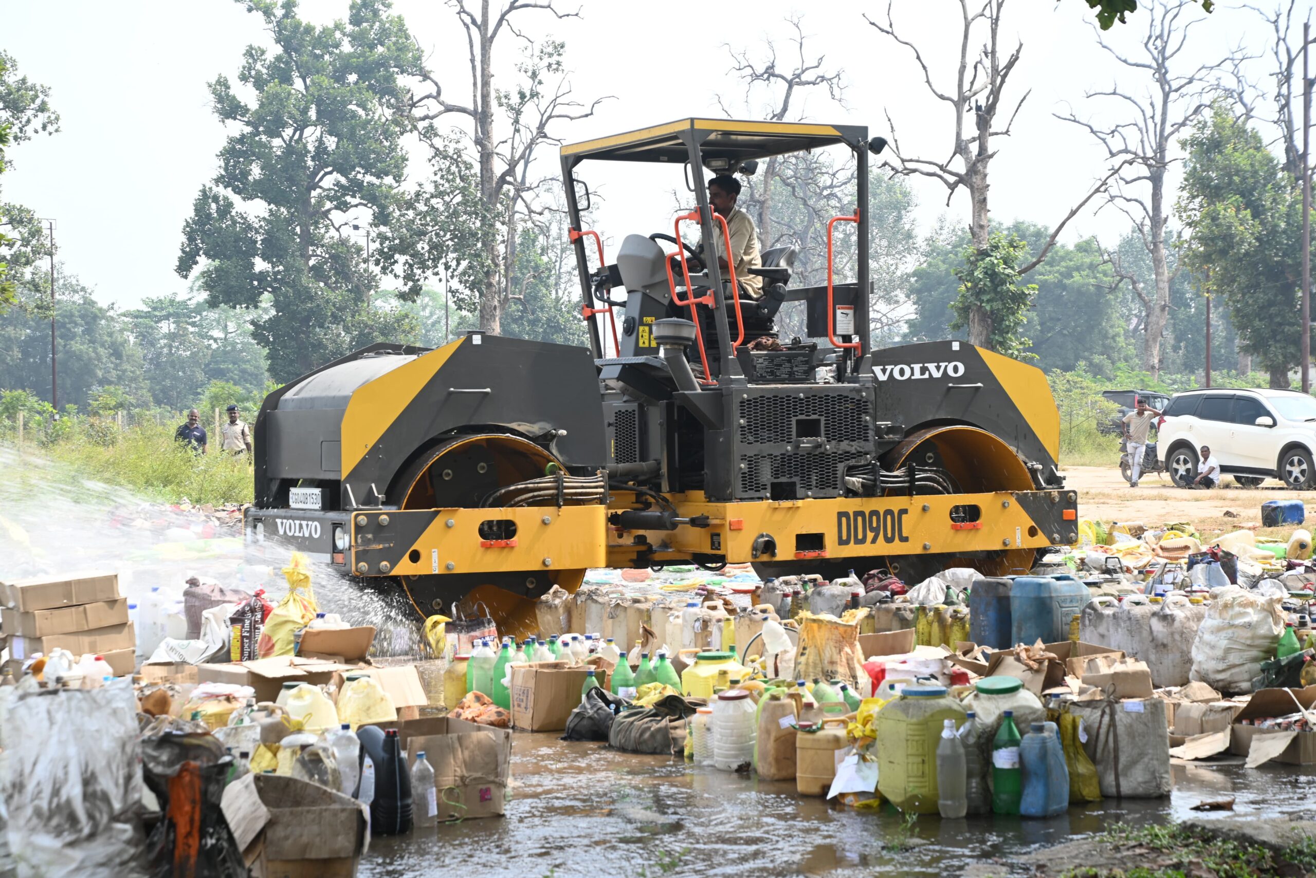 कोरबा पुलिस ने किया 21,000 लीटर से अधिक अवैध शराब का नष्टीकरण, 38 लाख की मदिरा नष्ट