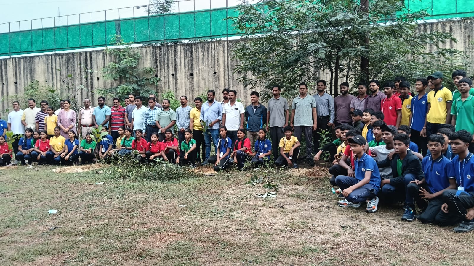 राष्ट्रीय एकता दिवस पर कुसमुंडा में मैराथन दौड़ — पुलिस और स्कूली बच्चों ने दिखाई एकता की मिसाल