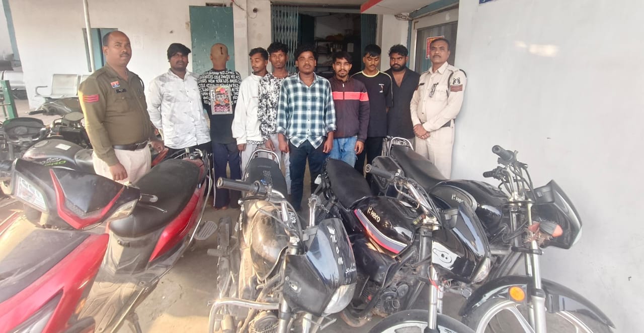 बुधवारी बाजार मारपीट कांड: 8 आरोपी गिरफ्तार, 3 मोटरसाइकिल और 1 स्कूटी जप्तकोरबा पुलिस की बड़ी कार्रवाई