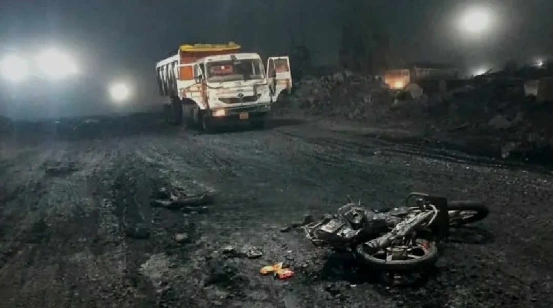 दीपका खदान में फिर दर्दनाक हादसा: तेज रफ्तार भारी वाहन ने बाइक सवार युवक को कुचला, मौके पर मौत