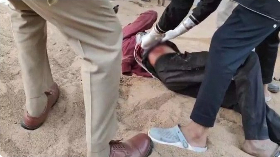 तिल्दा थाना क्षेत्र में युवक की चाकू मारकर हत्या, रेत के ढेर पर मिला शव, इलाके में दहशत