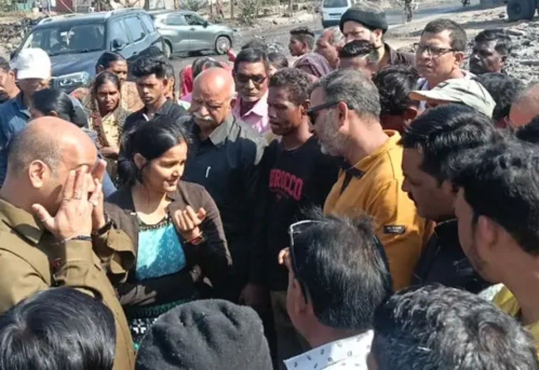 कोरबा: कुसमुंडा इमली छप्पर वार्ड 64 में रेलवे कार्रवाई का विरोध, बस्तीवासियों ने किया सड़क जाम