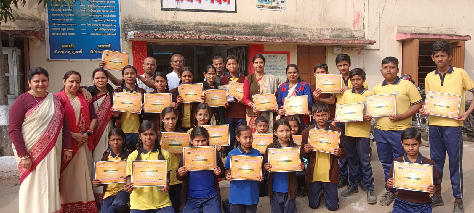 देवपुत्र बाल महोत्सव का आयोजन, विद्यार्थियों ने किया विद्यालय का नाम रोशन