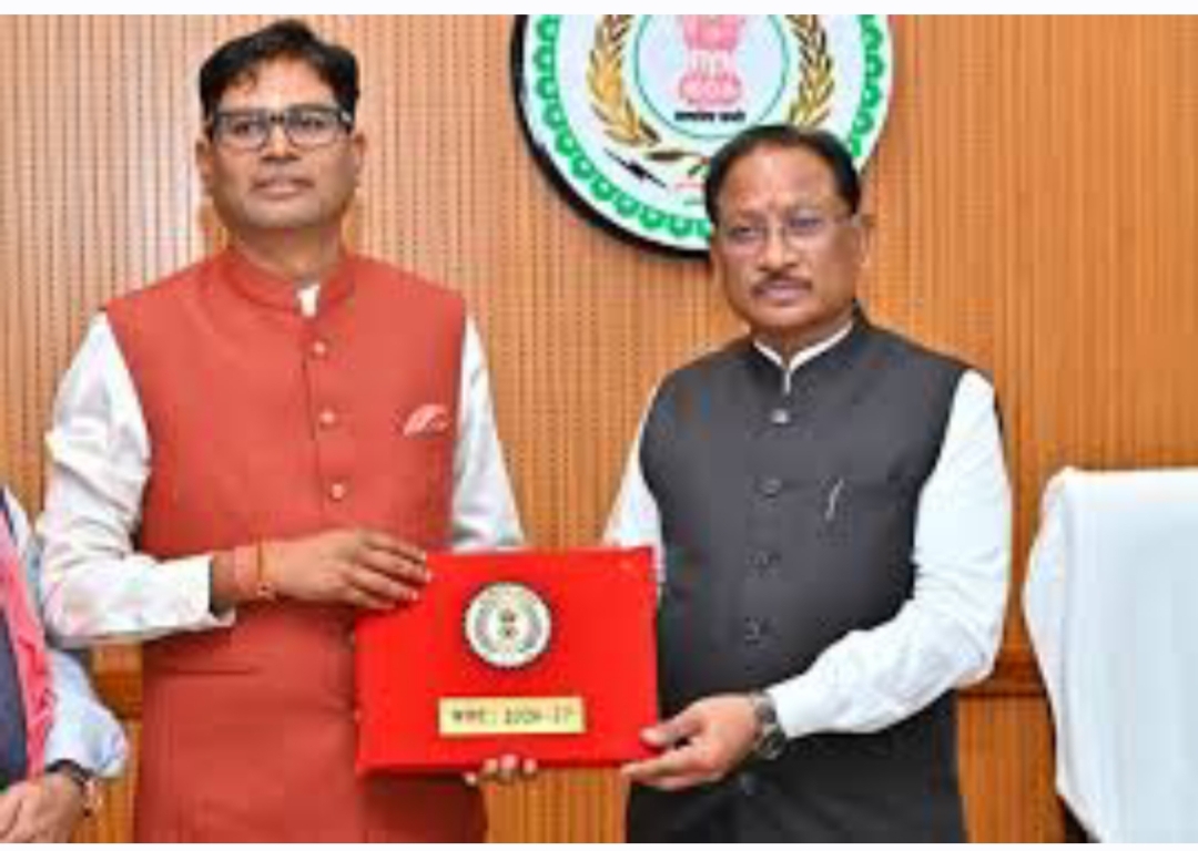 प्रदेश की बेटियों के लिए बड़ी सौगात, 18 साल की उम्र पर मिलेंगे ₹1.5 लाख, बजट में वित्त मंत्री का ऐलान प्रदेश की बेटियों के लिए बड़ी सौगात, 18 साल की उम्र पर मिलेंगे ₹1.5 लाख, बजट में वित्त मंत्री का ऐलान