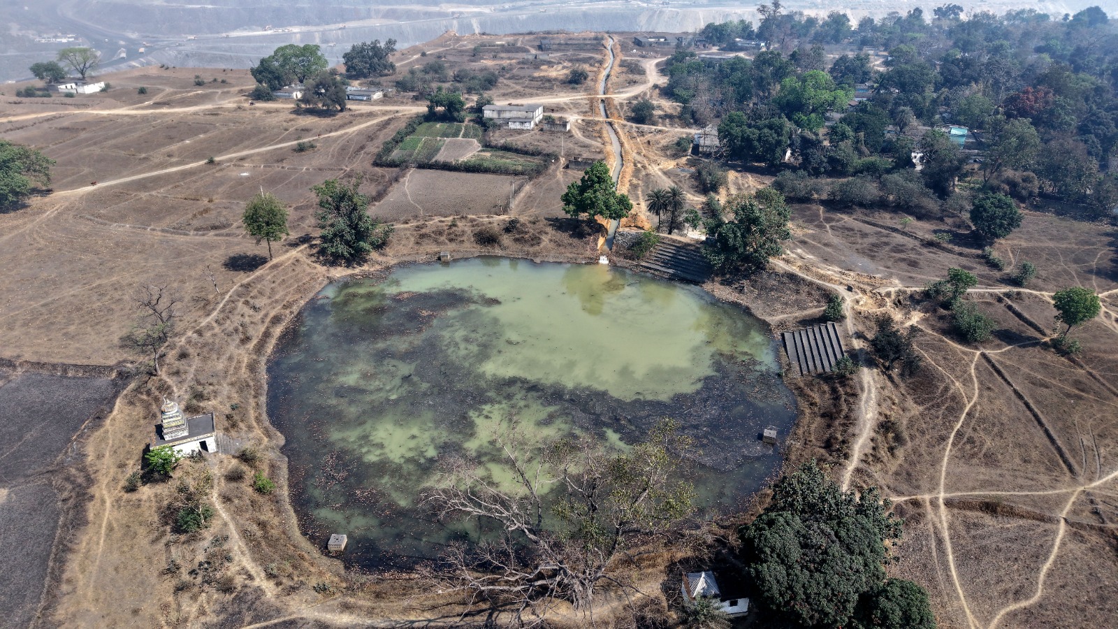 SECL कुसमुंडा प्रबंधन की पहल, माइनिंग और E&M टीम ने लगातार 48 घंटे काम कर तालाब तक पहुँचाया खदान का पानी SECL कुसमुंडा प्रबंधन की पहल, माइनिंग और E&M टीम ने लगातार 48 घंटे काम कर तालाब तक पहुँचाया खदान का पानी