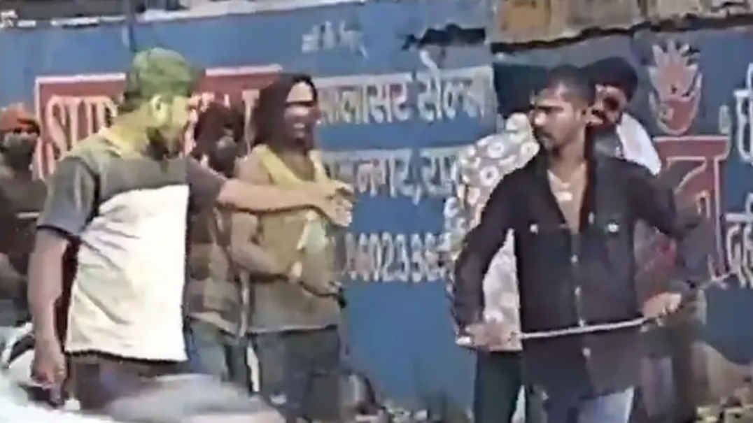 होली पर तलवार लहराकर दहशत फैलाने वाले तीन बदमाश गिरफ्तार