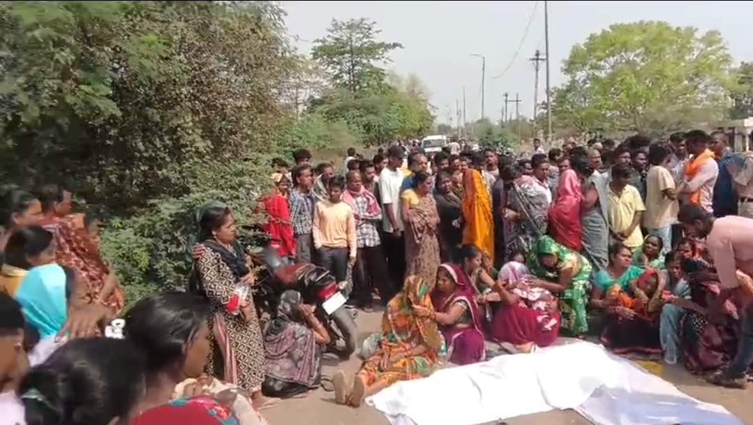 ЁЯЪи рдмреНрд░реЗрдХрд┐рдВрдЧ: рд╣рд╛рдЗрд╡рд╛ рдХреА рдЪрдкреЗрдЯ рдореЗрдВ рдмрд╛рдЗрдХ рд╕рд╡рд╛рд░ рдХреА рджрд░реНрджрдирд╛рдХ рдореМрдд, рдЧреБрд╕реНрд╕рд╛рдП рдкрд░рд┐рдЬрдиреЛрдВ рдиреЗ рдХрд┐рдпрд╛ рдЪрдХреНрдХрд╛рдЬрд╛рдо ЁЯЪи рдмреНрд░реЗрдХрд┐рдВрдЧ: рд╣рд╛рдЗрд╡рд╛ рдХреА рдЪрдкреЗрдЯ рдореЗрдВ рдмрд╛рдЗрдХ рд╕рд╡рд╛рд░ рдХреА рджрд░реНрджрдирд╛рдХ рдореМрдд, рдЧреБрд╕реНрд╕рд╛рдП рдкрд░рд┐рдЬрдиреЛрдВ рдиреЗ рдХрд┐рдпрд╛ рдЪрдХреНрдХрд╛рдЬрд╛рдо