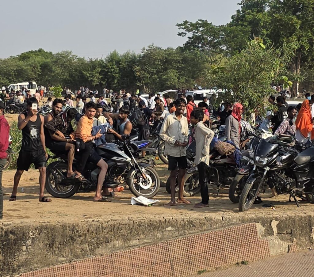 झोराघाट पिकनिक स्पॉट पर पुलिस का एक्शन: 23 बाइक चालकों पर चालान, स्टंटबाजों में मचा हड़कंप
