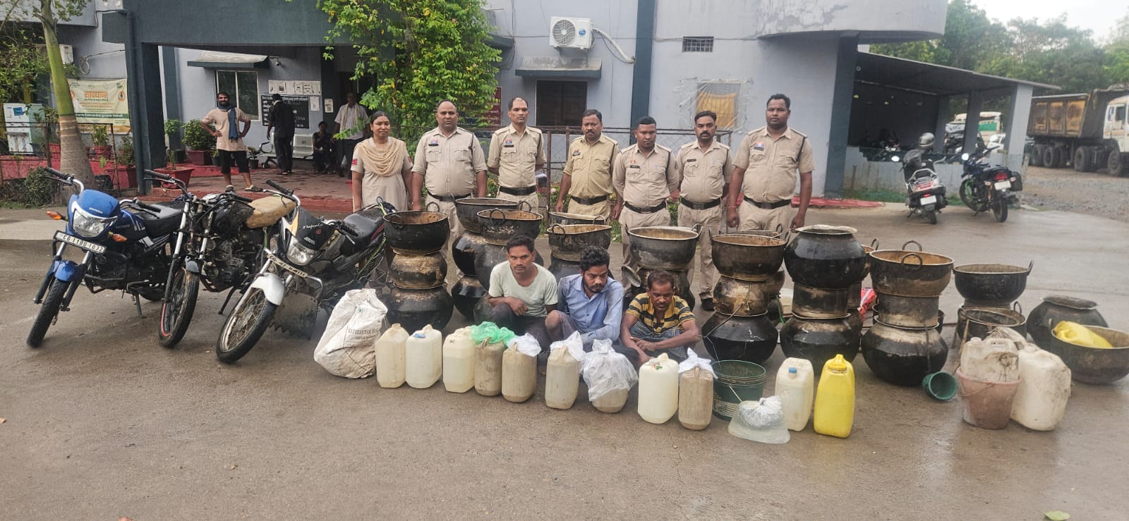 📰 कोरबा में अवैध शराब पर पुलिस का बड़ा एक्शन: 2 दिन में 428 लीटर जब्त, 28 आरोपी पकड़े गए