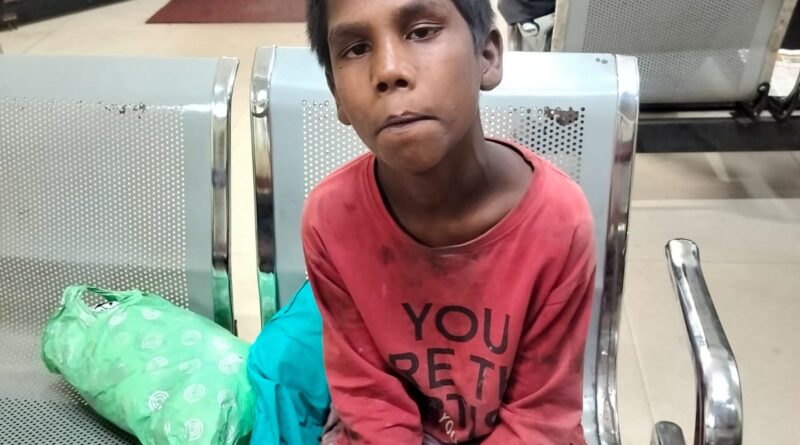 विकास नगर चौक में मिला मासूम बच्चा, पहचान बताने में असमर्थ — पुलिस ने लोगों से की मदद की अपील