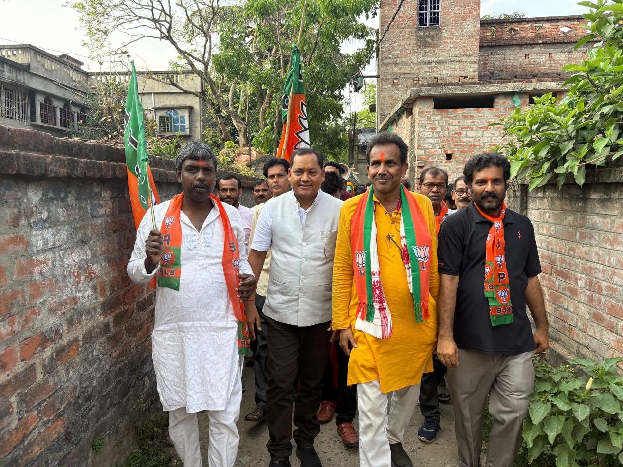 पश्चिम बंगाल विधानसभा चुनाव प्रचार में सक्रिय भूमिका निभाने पर प्रदीप कैवर्त को मिली बधाई